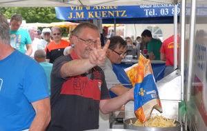 5aafe7e8c194e_170525marcheauxpuces19.jpg
